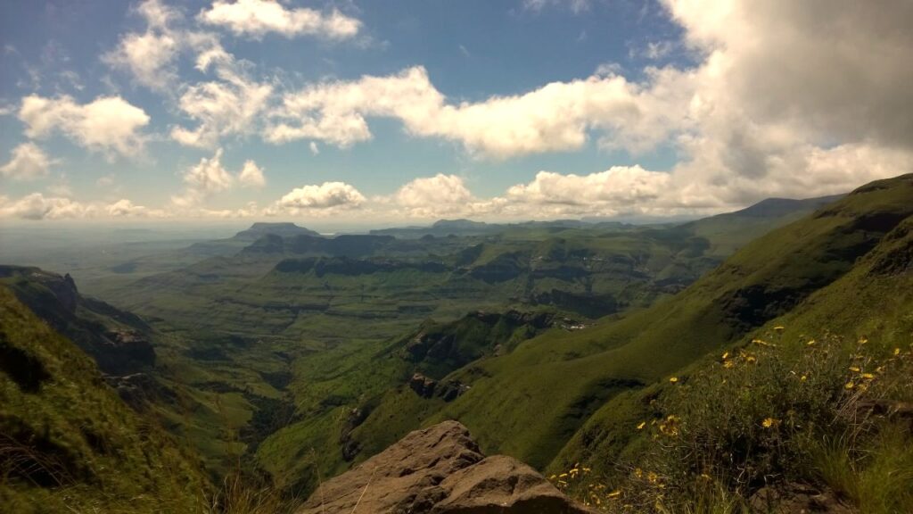 Uitzicht tijdens de Amphitheatre hike in de Drakensbergen Zuid-Afrika