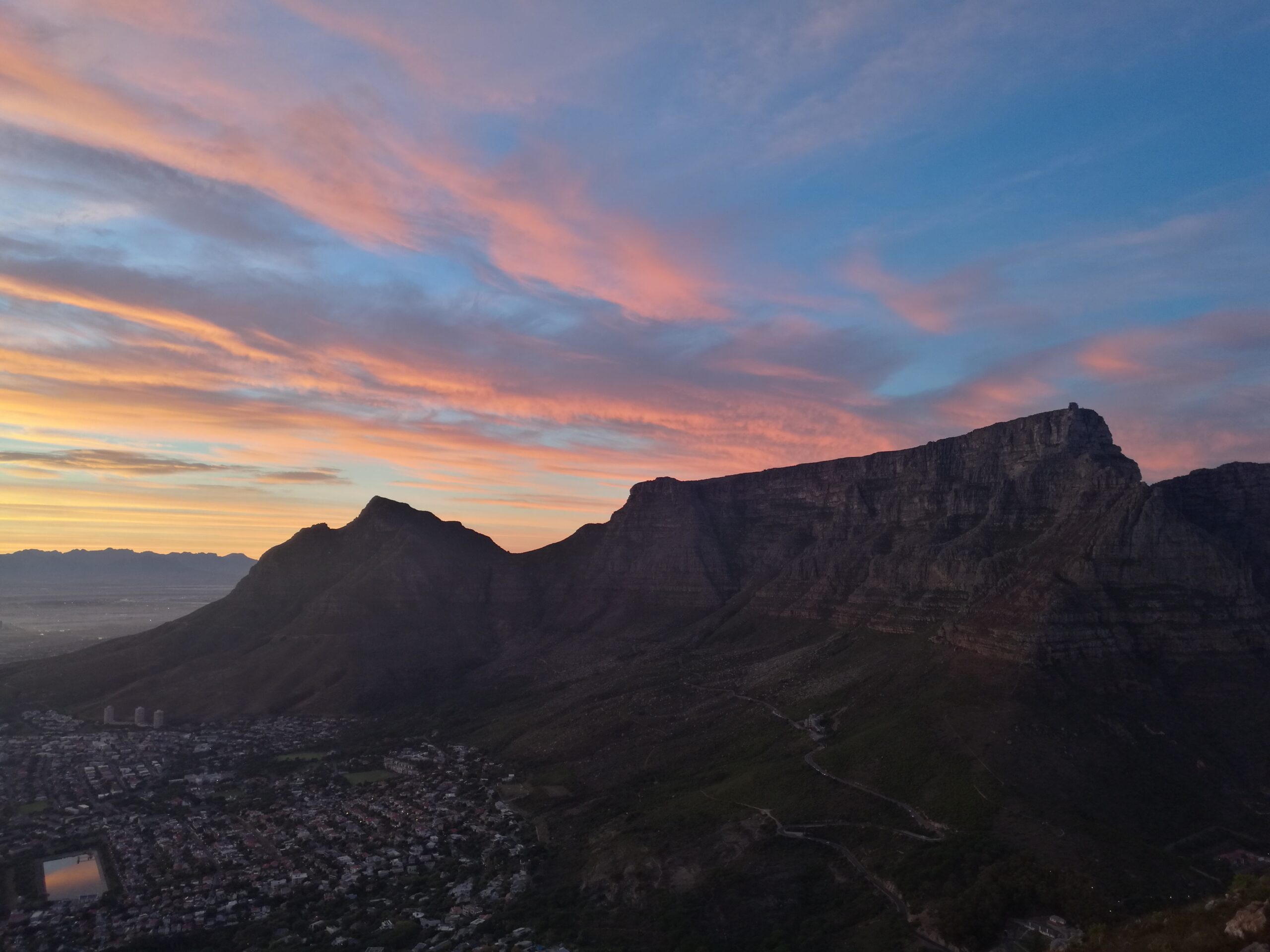 Zonsondergang bij de hoogtepunten van Zuid-Afrika