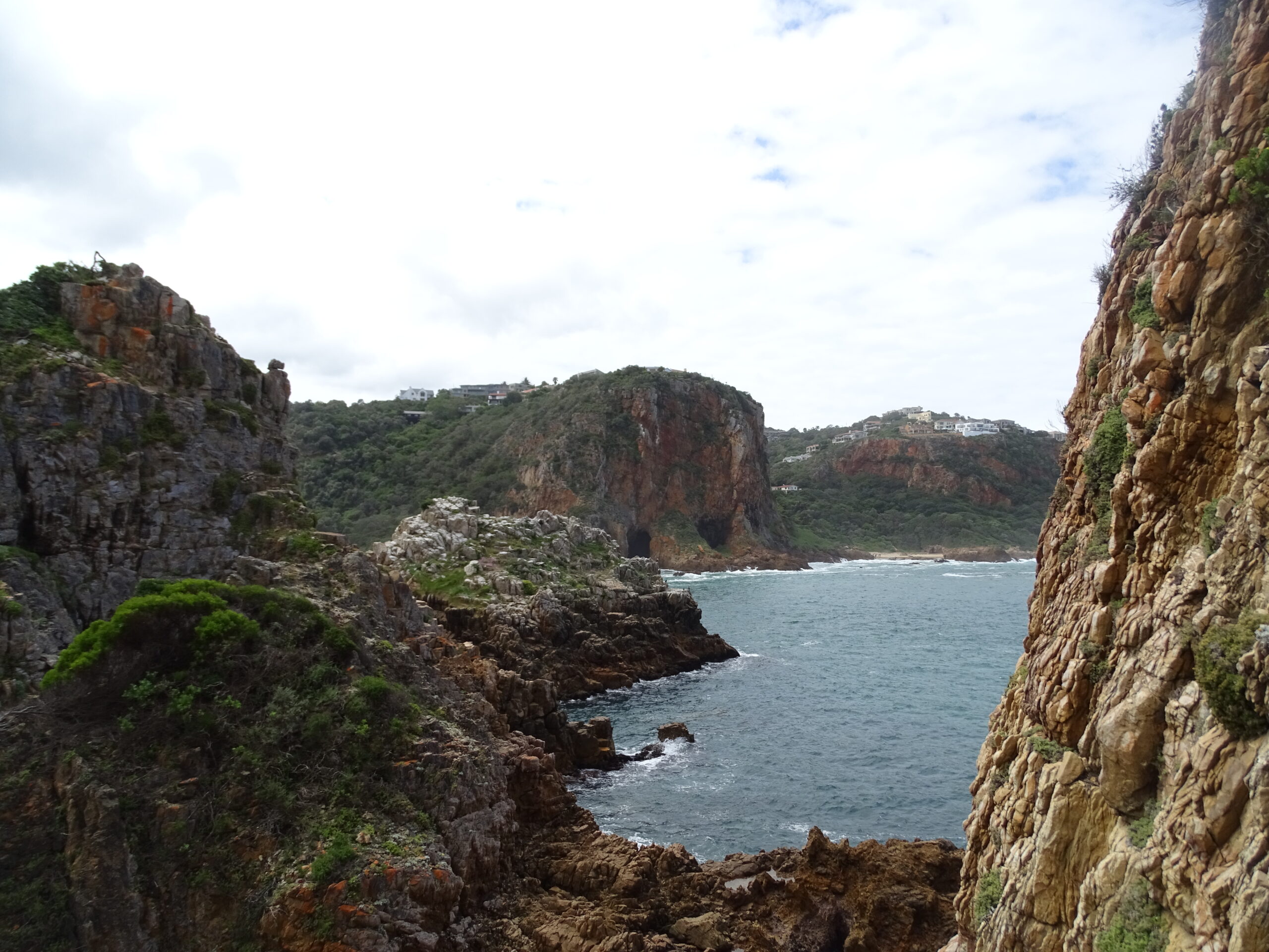 Uitzicht vanaf Knysna op de Tuinroute Zuid-Afrika
