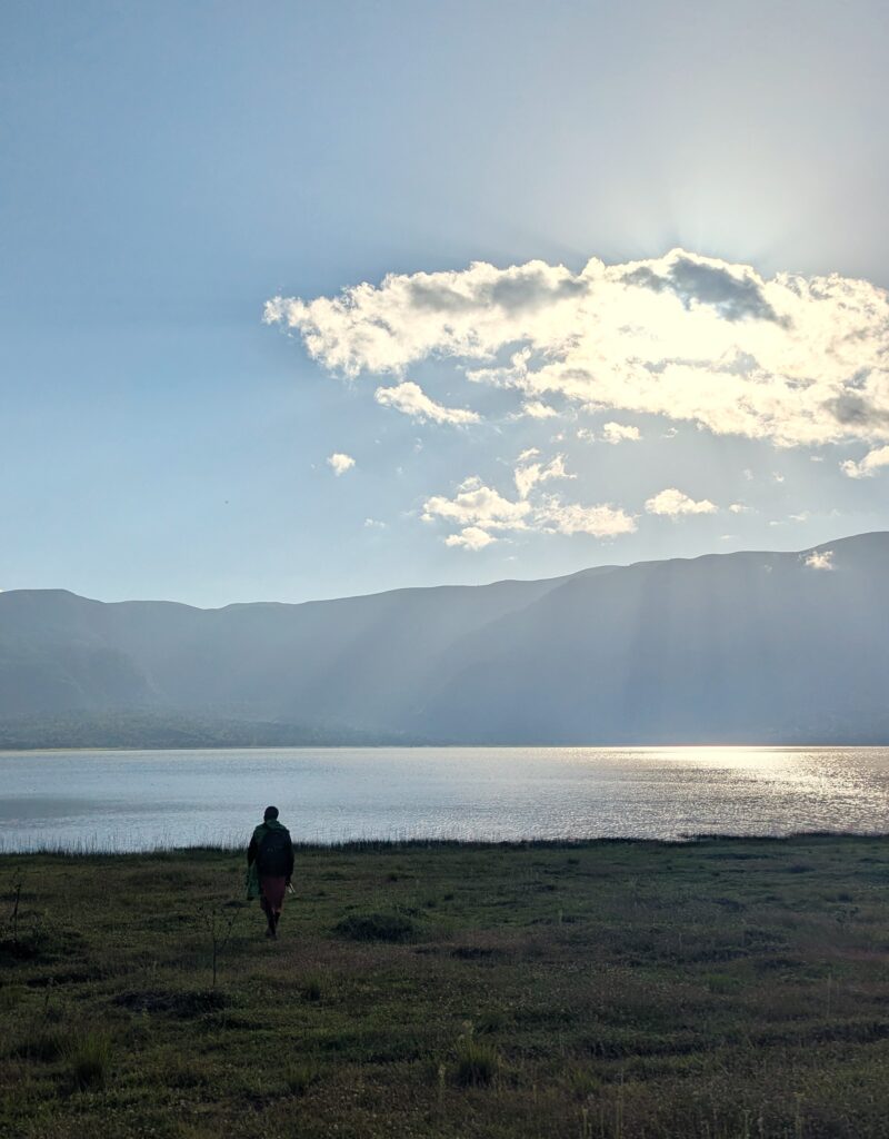 Empakaai-Crater-Hike-Uitzicht-met-lokala-Maasai